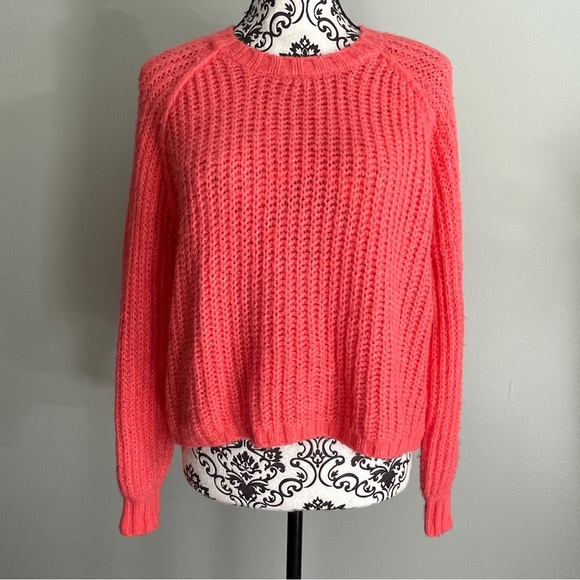 wild fable Sweaters - Wild Fable Coral Knit Sweater Crewneck Long Sleeve Women’s Size Small Relaxed